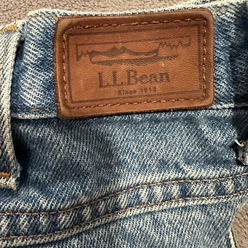 LL Bean Relaxed Fit Baggy Medium Wash Blue Denim Jeans Mens 36x32 Cotton.